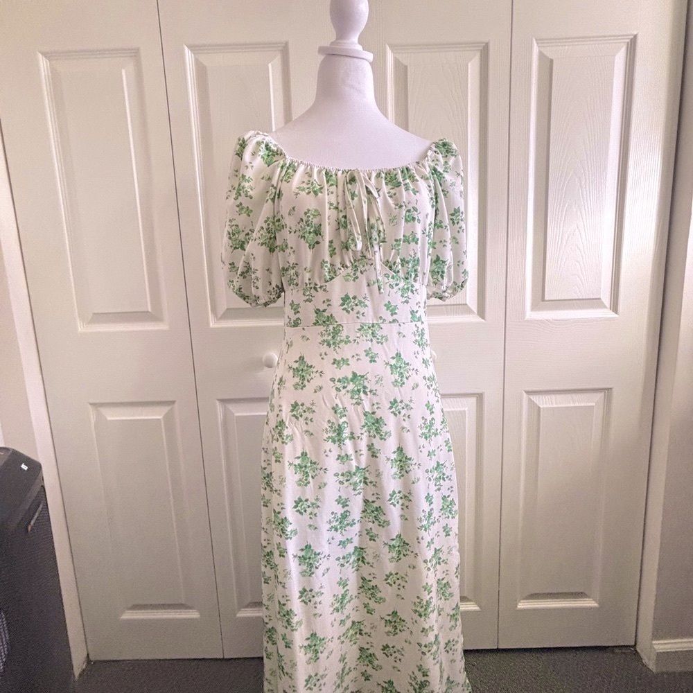 Off-Shoulder Dress with Green Floral Pattern - Picture 8 of 9